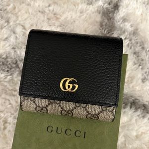 Gucci GG Marmont medium wallet in EXCELLENT condition